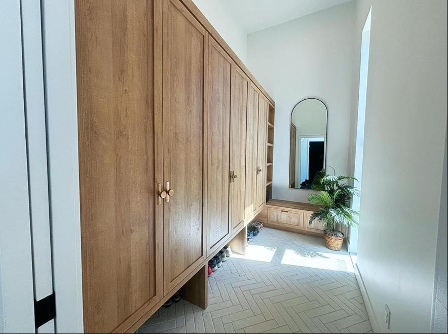 Vestiaire en chêne naturel avec miroir arrondi — Module Ultra